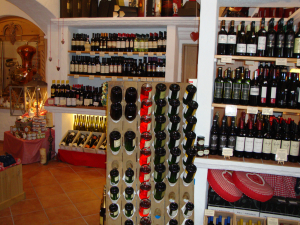 Wein in großer Auswahl direkt vom Hofladen